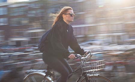 Aller au travail rapidement Le vélo est plus rapide dans la ville
